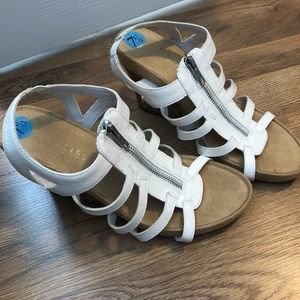 Aerosols white zipper wedges sandals